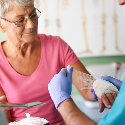Sårpleje, medvirken ved sårpleje